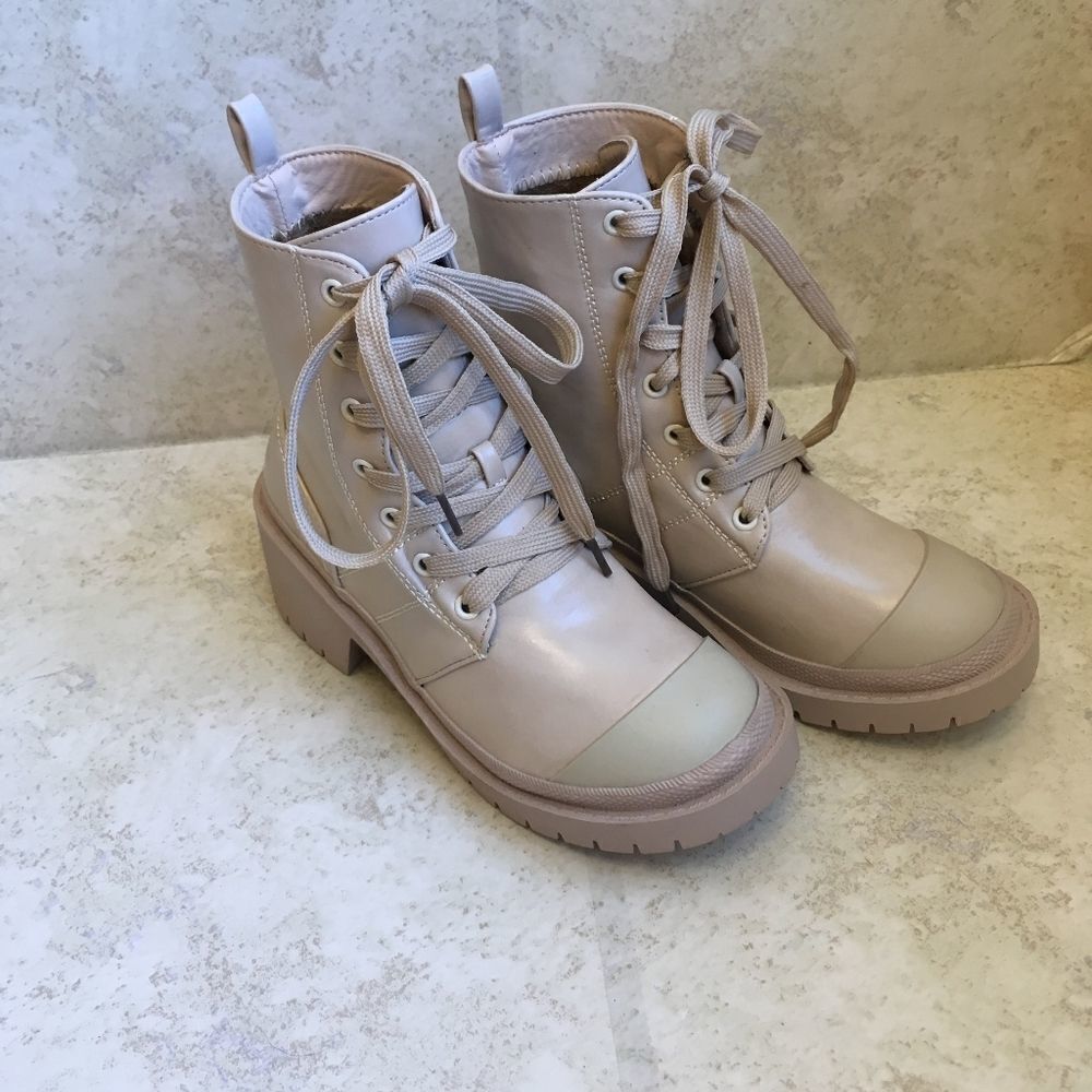 NEW WITHOUT TAGS CAPE ROBBIN UNITE PLATFORM BOOTS